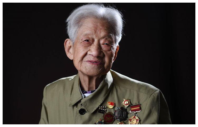 棋牌- 布朗对飙杜兰特难救绿军  